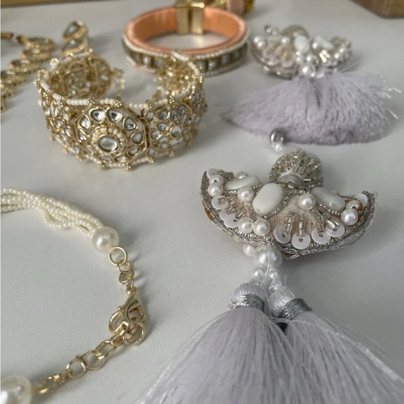 LOT OF THIRTEEN Tikka Ear Ring Necklace Bracelet Indian Etsy Mirraw GOLD PEACH - Picture 15 of 15